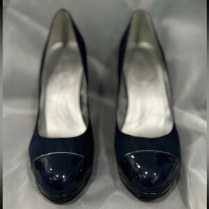 Tahari “Laurie” Elegant Navy Blue patent toe Women's Pumps size 6.5